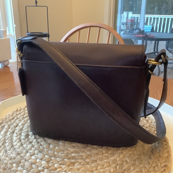 VTG Coach Equestrian Flap Bag Chocolate Brown Leather w Adjustable Buckle Straps - Picture 5 of 17